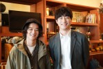 【写真】坂口健太郎＆染谷将太『CODE』笑顔のオフショット