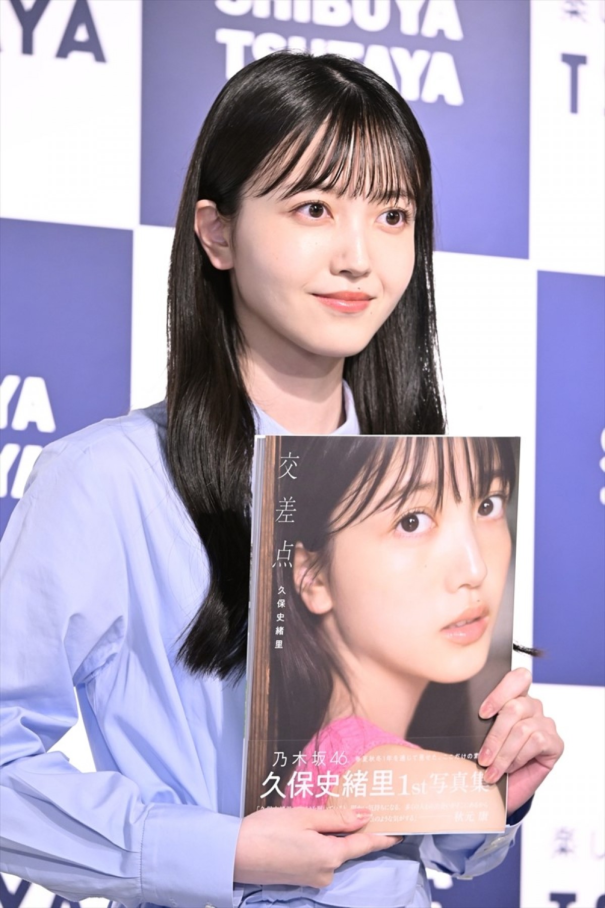 乃木坂46・久保史緒里、1st写真集発売に笑顔「宝物の一冊になった」