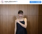 【写真】綾瀬はるか、ブラックドレス姿のオフショット　報知映画賞受賞を報告