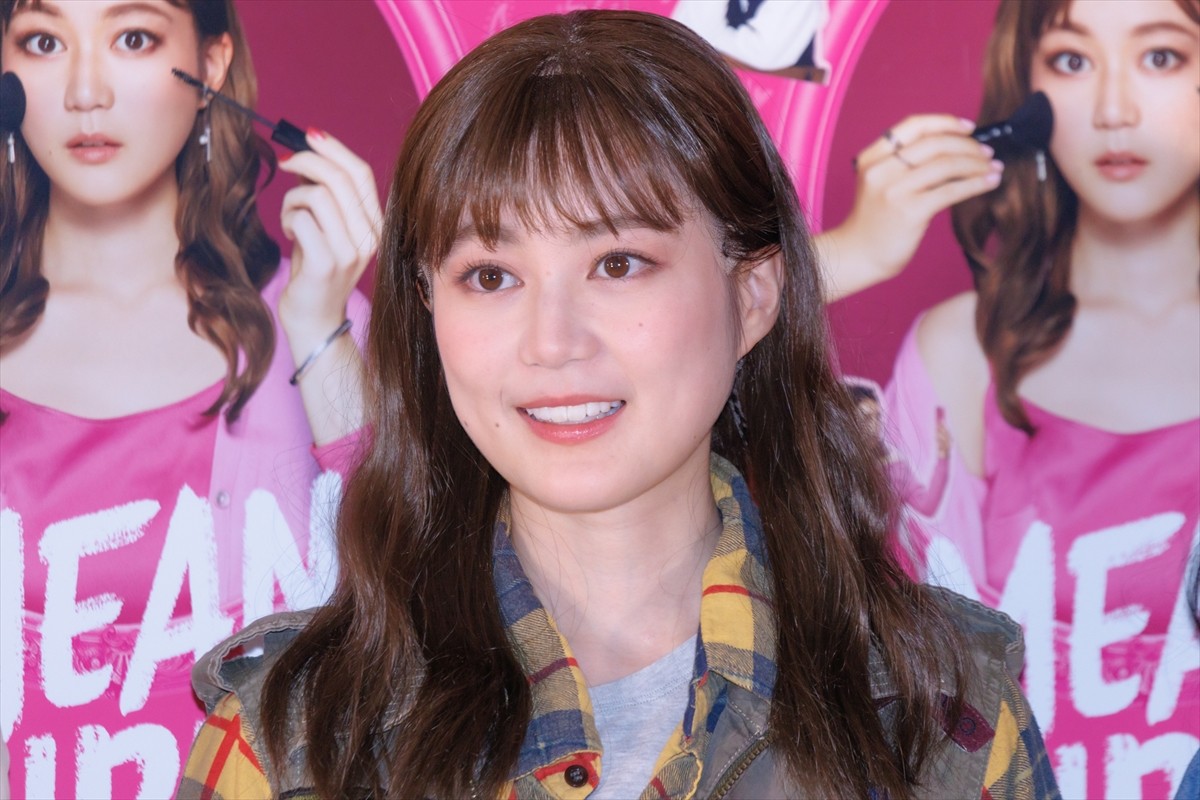 生田絵梨花、“親友”役・田村芽実と和気あいあい「気付くと触ってたり」