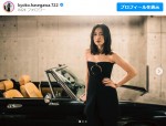 映画のワンシーンみたい！　長谷川京子、初公開の愛車と“2ショット”に反響