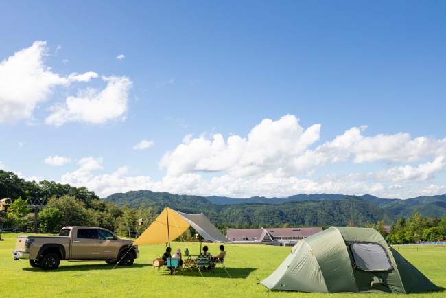 栃木に“紅葉を楽しむオートキャンプ場”誕生！　スキー場を活かした開放感あふれる空間