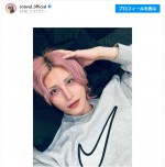 【写真】ROLAND、好きすぎるアニメキャラになりきりピンク髪に　ファン「生き様もかっこいいなぁ」