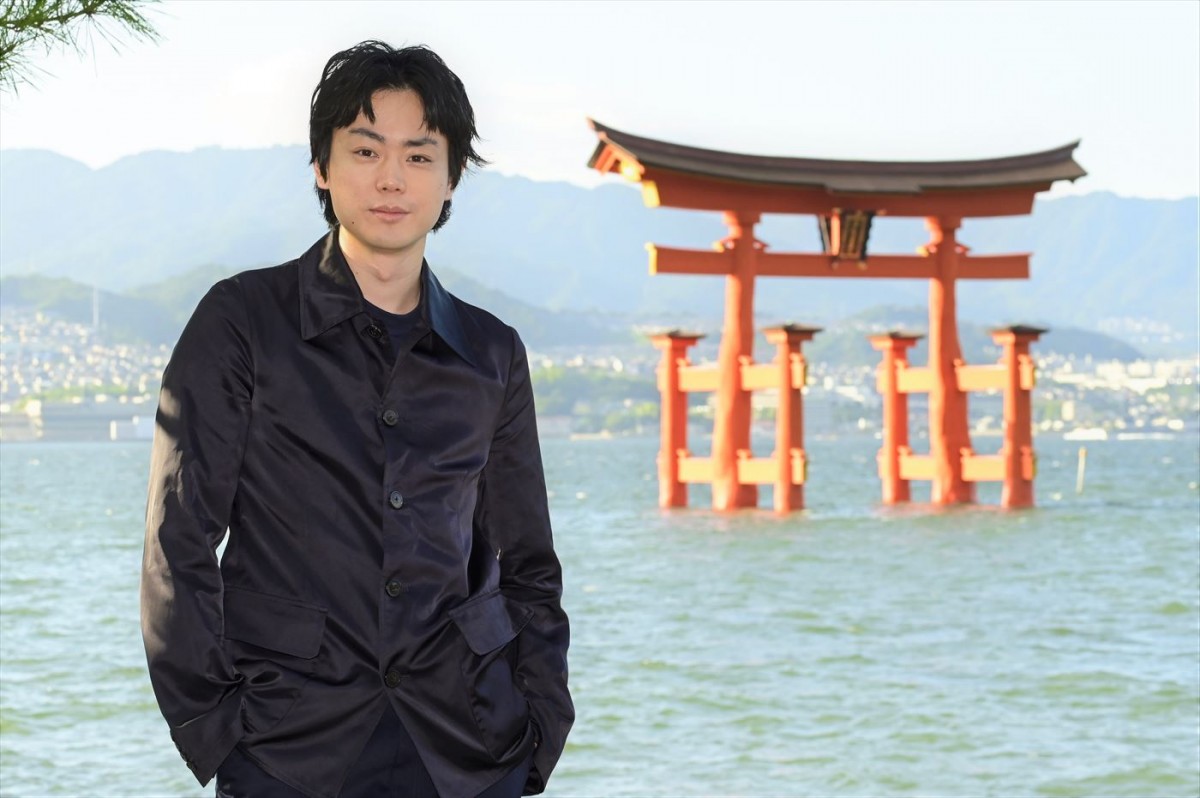 菅田将暉、映画『ミステリと言う勿れ』の舞台、広島を再訪　嚴島神社でのヒット祈願に「気持ちを正されるような時間でした」