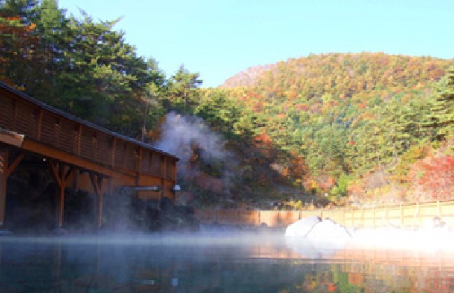 日本三大名泉・草津温泉の人気宿ランキングを発表！　1位は湯めぐり気分を味わえる宿