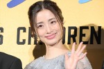 上戸彩、映画『シャイロックの子供たち』 完成披露舞台挨拶に登場