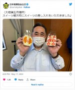 スイーツを差し入れした芝田山親方 ※「 日本相撲協会」ツイッター