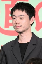 菅田将暉、映画『銀河鉄道の父』初日舞台挨拶に登場