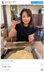 16歳長女と浅草デート中の櫻井淳子　※「櫻井淳子」インスタグラム