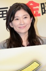 篠原涼子、ドラマ8『ハイエナ』記者会見に登場