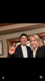 小室哲哉、母校の後輩たちとの写真が豪華すぎる　※「小室哲哉」インスタグラム