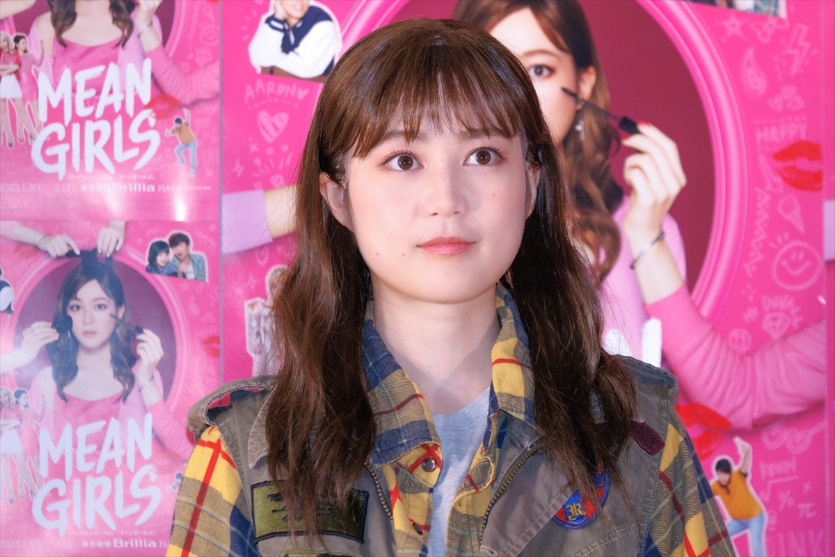 生田絵梨花、“親友”役・田村芽実と和気あいあい「気付くと触ってたり」