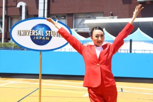 “USJの毒舌キャラ”綾小路麗華、新衣装にリニューアル！　新役職就任後初イベントは「全く緊張しなかったわ」