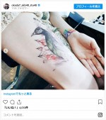 岡田奈々、タトゥーシールを公開 ※「岡田奈々」インスタグラム