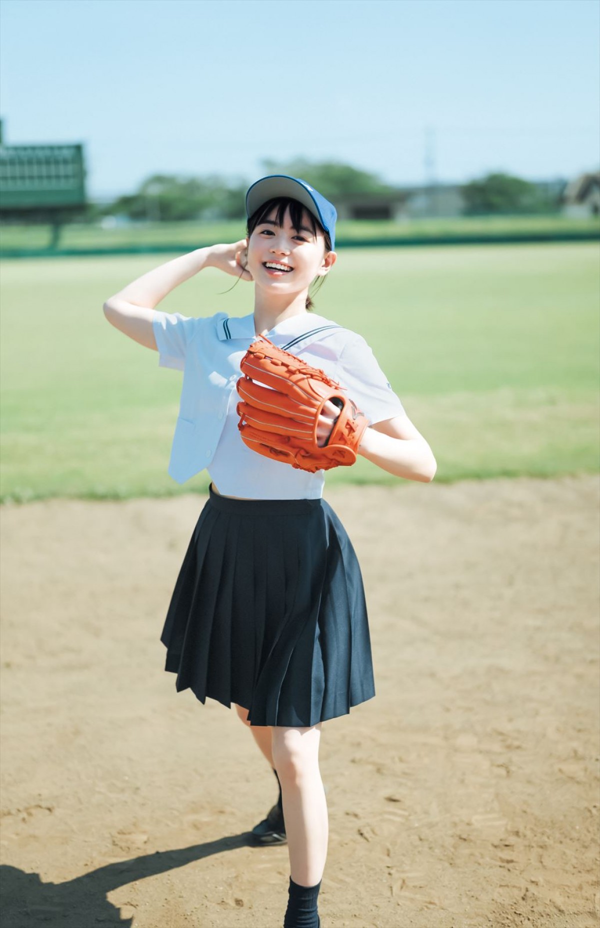 現役高校生女優・田畑志真、野球部マネージャーになりきり夏らしいグラビア披露