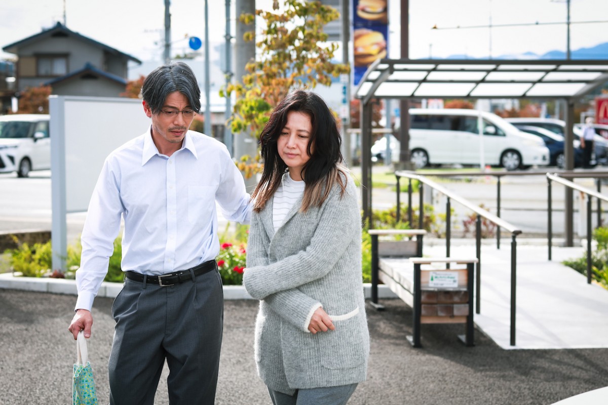 『泥濘の食卓』第3話　“深愛”齊藤京子、不倫相手の妻“ふみこ”戸田菜穂のもとへ向かう