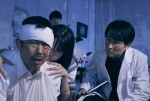 『心霊内科医　稲生知性』に出演する（左から）岡野陽一、じろう