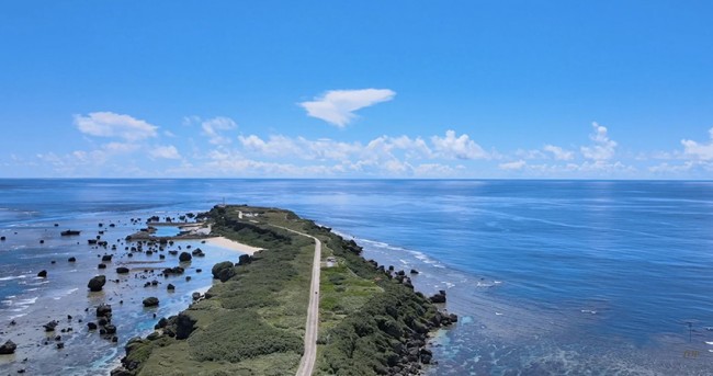 沖縄・宮古島に“秘密基地みたいなホテル”誕生！　全客室プライベートサウナ＆レンタカーを完備