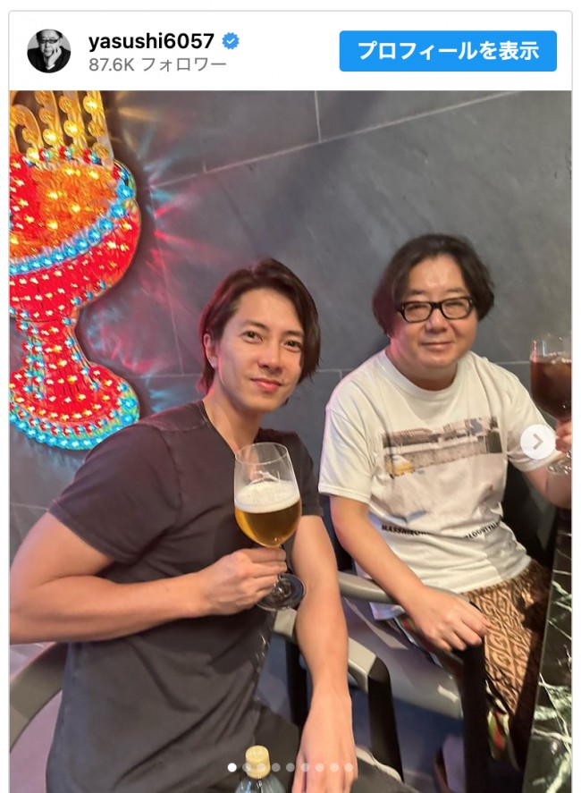 （写真左から）山下智久、秋元康　※「秋元康」インスタグラム