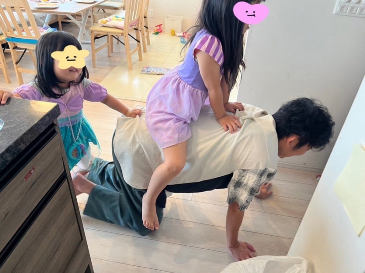 オードリー春日、家族でノンスタ石田の自宅へ　子どもたちとのプライベートショットに反響「パパ友ですね！」