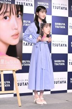 乃木坂46・久保史緒里、1st写真集「交差点」発売記念会見に登場