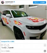 ドッキリで“痛車”にされてしまった長田のチェロキー　※「長田庄平」インスタグラム