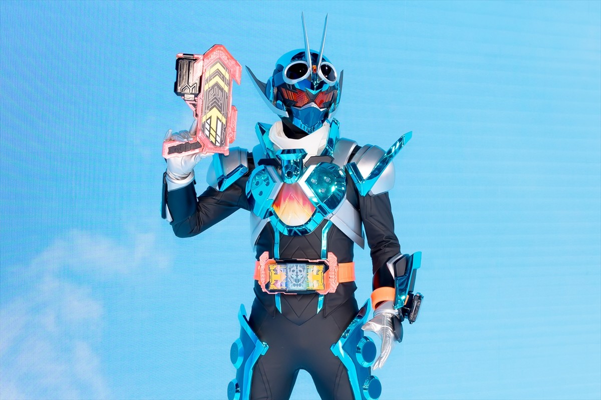 『仮面ライダーガッチャード』本島純政、変身シーンは「心臓バクバクでした！」