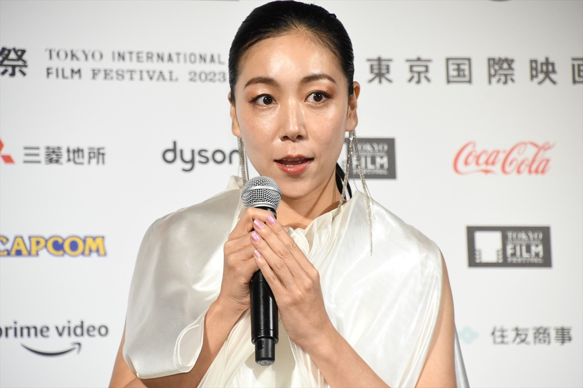 ＜東京国際映画祭＞フェスティバル・ナビゲーターは映画監督の安藤桃子　父・奥田瑛二とのポスター撮影で「胸がいっぱいに」