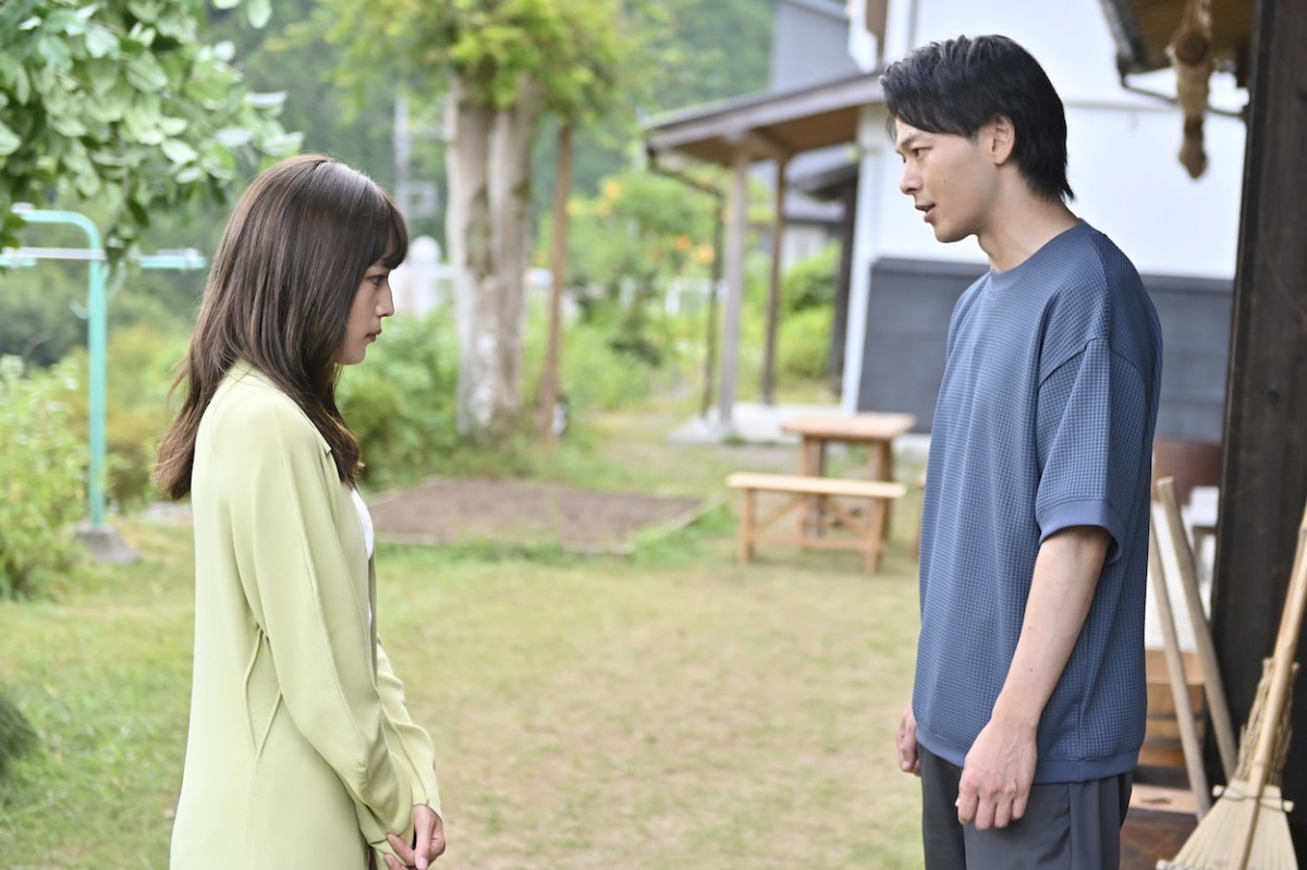 『ハヤブサ消防団』第8話　“太郎”中村倫也の前に突然“白髪の女性”が姿を見せる