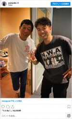 明石家さんま（左）と綾部祐二（右）　※「綾部祐二」インスタグラム