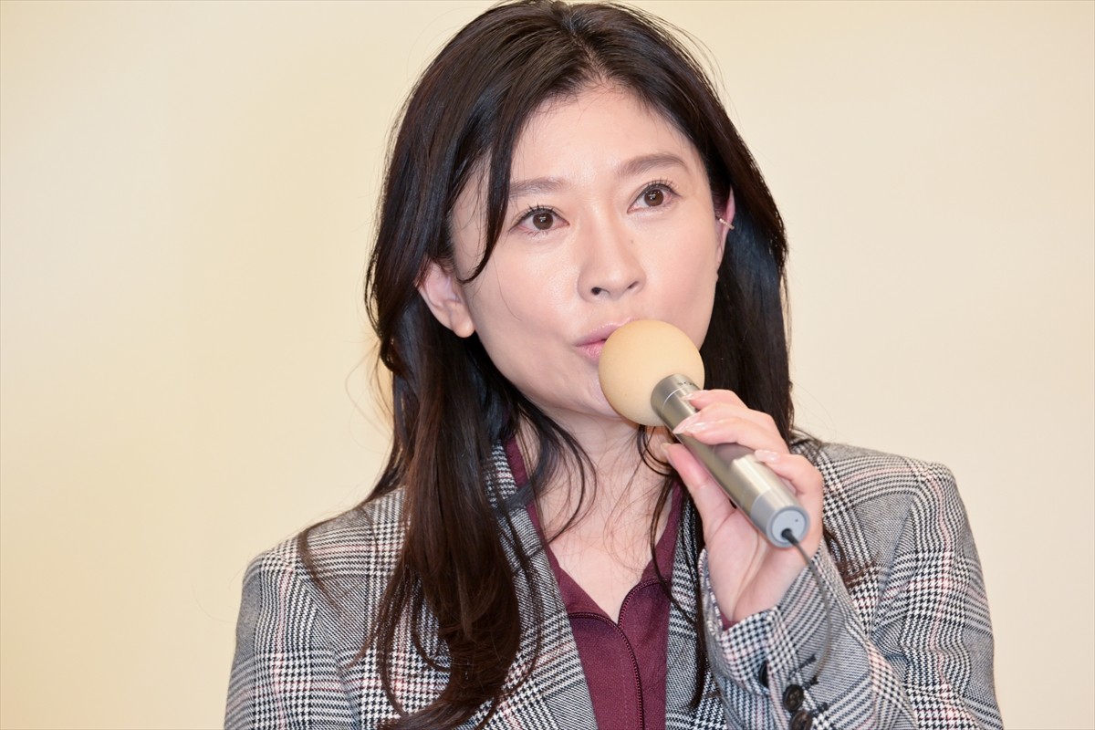 篠原涼子、俳優業で心掛けるのは「初心」　山崎育三郎に驚いた出来事も語る