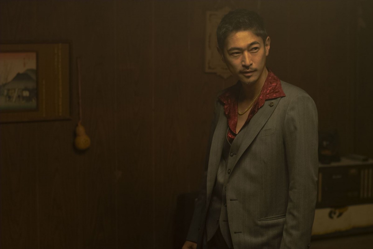 渡辺謙×アンセル・エルゴート　日米共同制作ドラマ『TOKYO VICE』続編が来年春放送決定　窪塚洋介・真矢ミキが新たに出演