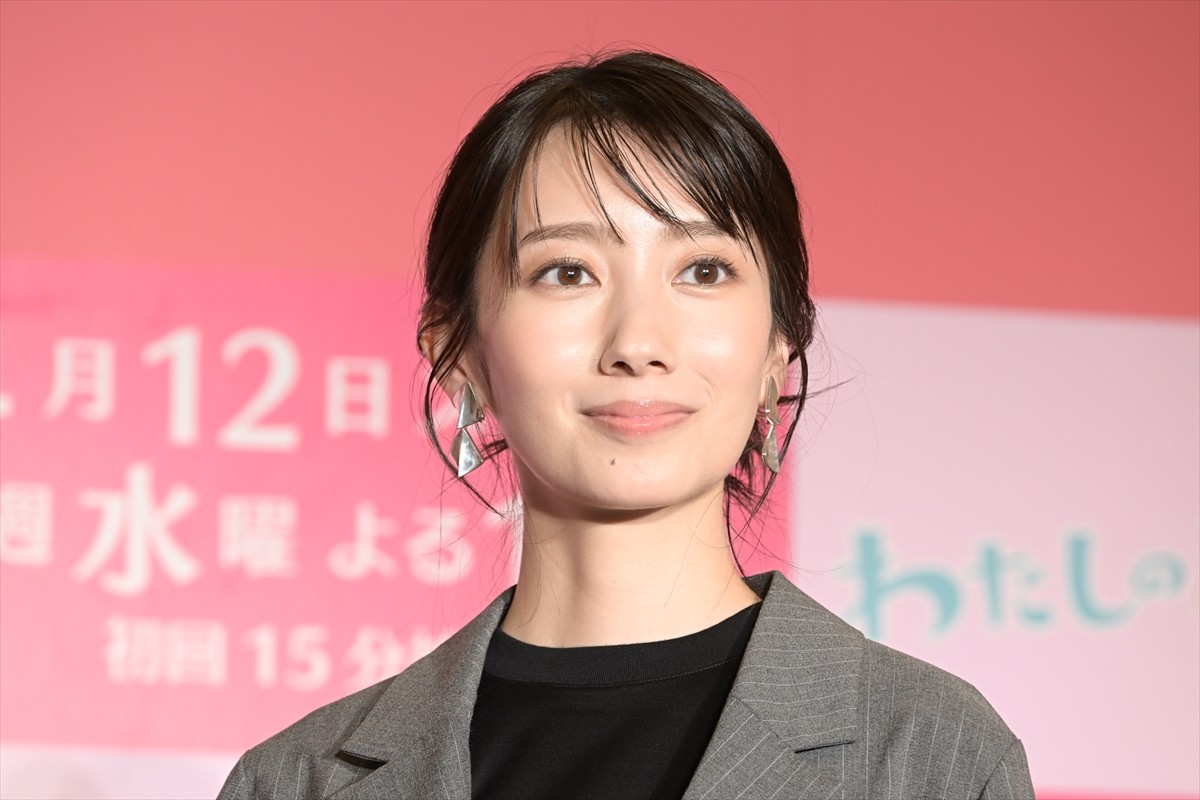 波瑠、散らかり倒したヒロインの部屋に「やばいです」　 “家事神”役の高杉真宙も驚き