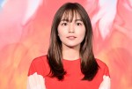 『マイ・エレメント』公開記念舞台あいさつに出席した川口春奈