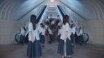 乃木坂46「人は夢を二度見る」MVより