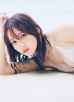 乃木坂46・田村真佑、初の水着カット公開