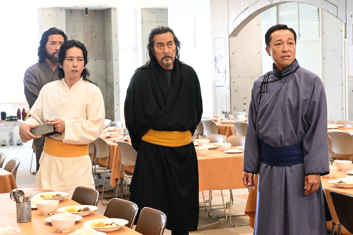 『VIVANT』“乃木”堺雅人＆“ベキ”役所広司、冒頭シーンで初対面　非情な命令に騒然「いきなりクライマックス」