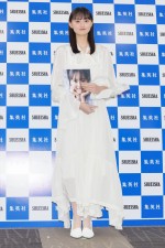 乃木坂46・遠藤さくら、1st写真集『可憐』発売記念会見に登場