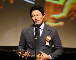 鈴木亮平、第15回TAMA映画賞授賞式に登場