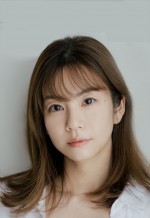 ドラマ『推しを召し上がれ～広報ガールのまろやかな日々～』に出演する野村麻純