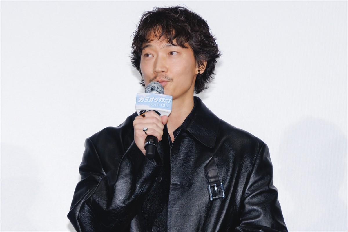 綾野剛、主演映画で歌うX JAPAN『紅』は「全面裏声で歌っています」