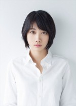 松本穂香が“推し”俳優・堤真一の家政婦になりすます？　ドラマ『ミワさんなりすます』今秋放送