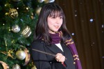 「ワーナー ブラザース スタジオツアー東京」の「クリスマス・ライトアップ・セレモニー」に登壇した上白石萌歌