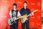 Fender Flagship Tokyo 1日店長就任式に出席した（左から）あの、粗品（霜降り明星）