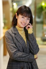 ドラマ『五十嵐夫妻は偽装他人』に出演する田辺桃子