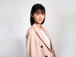 ドラマ『こんなところで裏切り飯 〜嵐を呼ぶ七人の役員〜』に出演する志田彩良