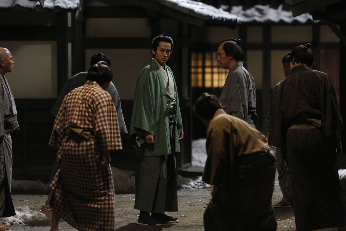 松坂桃李が圧巻の殺陣披露！　芳根京子は殺陣初挑戦　『雪の花』本編映像解禁