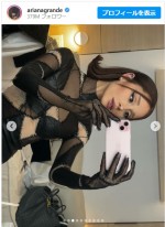 アリアナ・グランデ、シアーなキャットスーツで黒髪ボブへアお披露目※「Ariana Grande」インスタグラム