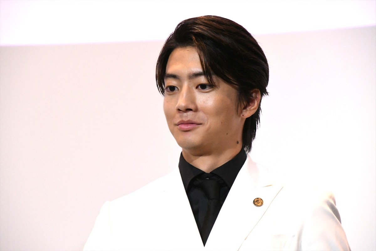 伊藤健太郎、うまい棒をあぶって食べることを共演者から暴露される！「香ばしくておいしいんです」