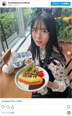 「相棒カフェ」を満喫する日向坂46・上村ひなの　※「上村ひなの」インスタグラム